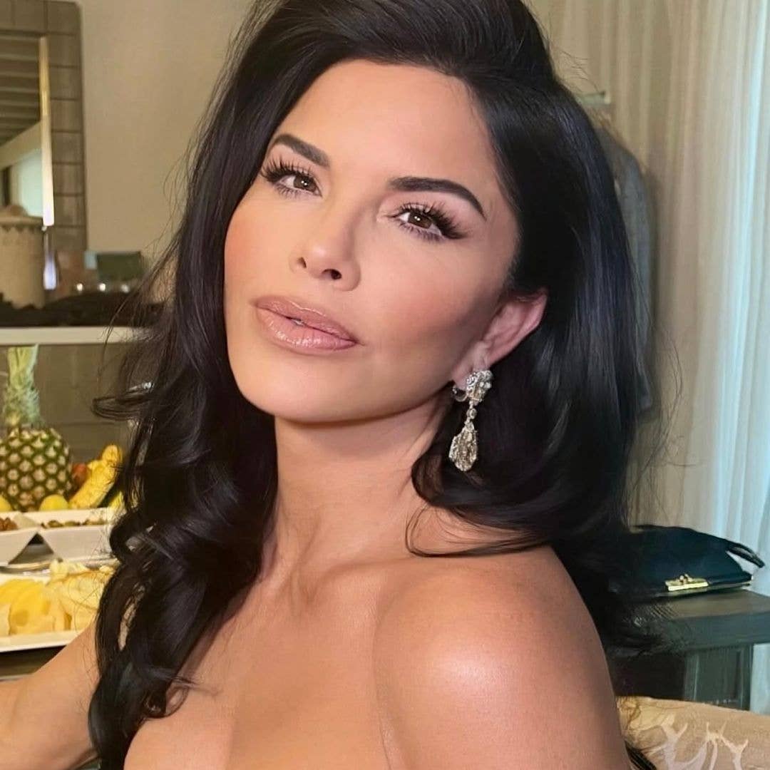 Lauren Sanchez showcases her tiny waist in figure-hugging corset as she steps out in sleek city style