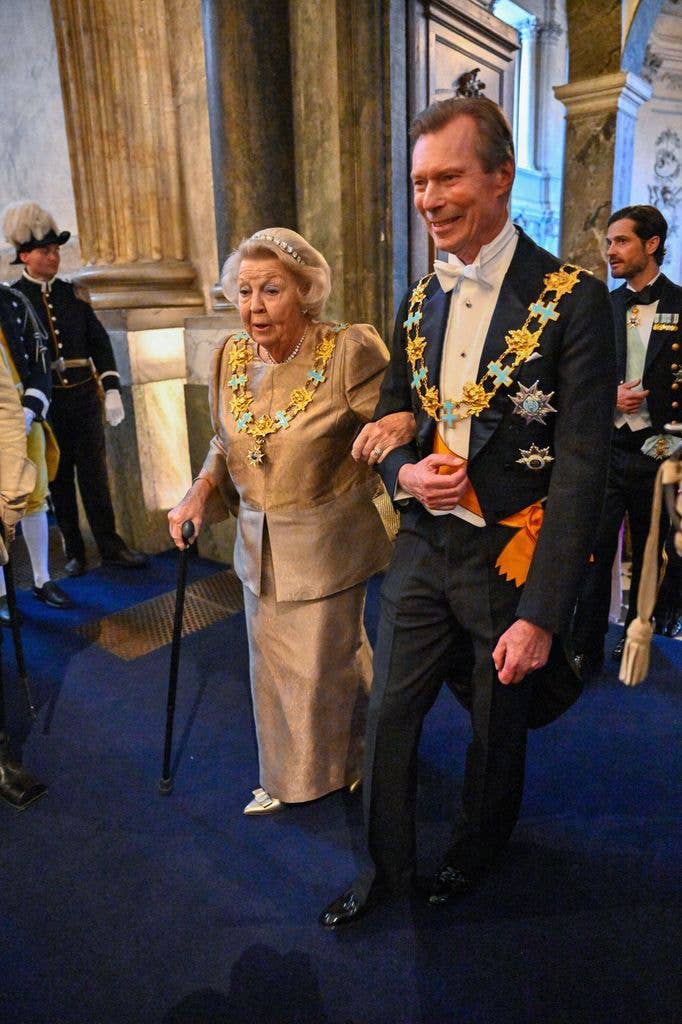 Princess Beatrix of the Netherlands and Grand Duke Henri of Luxembourg arrive for the gala dinner in the Hall of State 