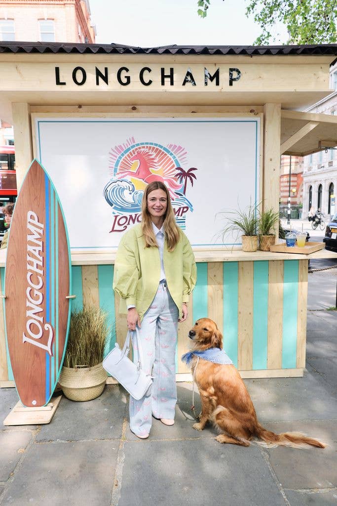 Alizee Thevenet with dog in jeans and light green jacket