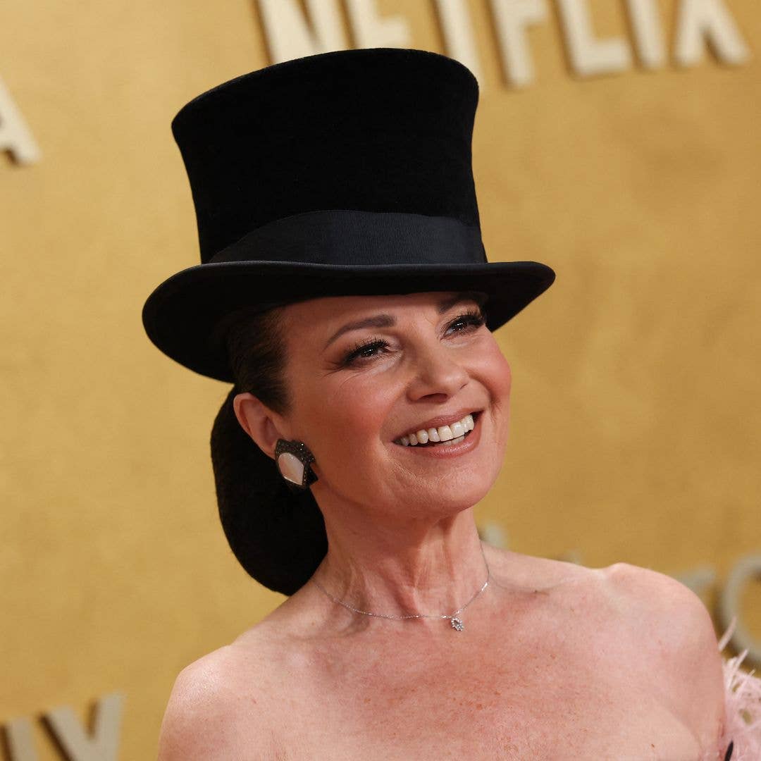 The Nanny star Fran Drescher makes head-turning appearance on the red carpet