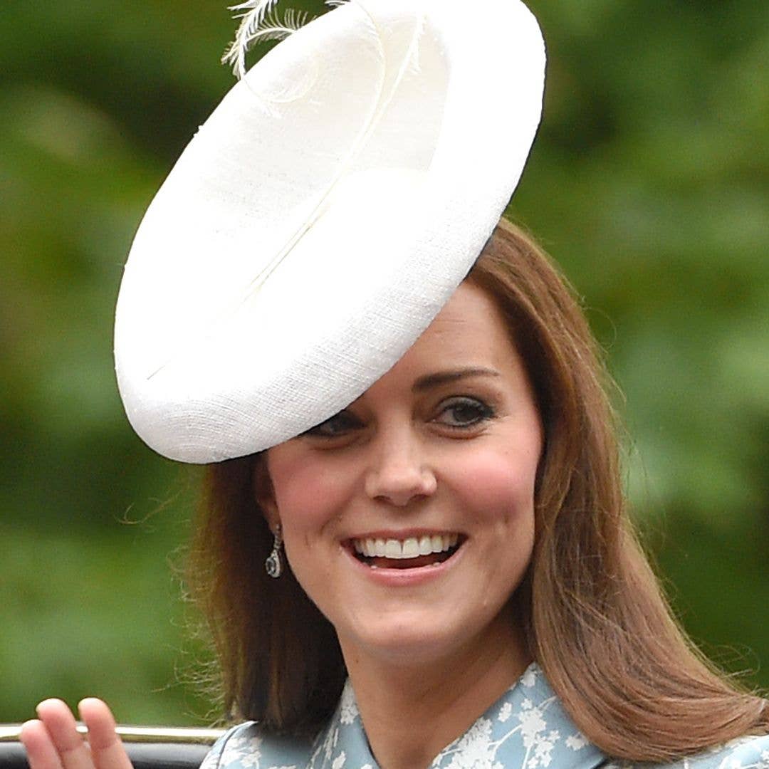 Princess Kate sported her busiest dress - 1 month after Princess Charlotte's birth